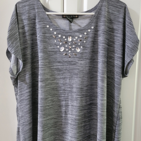 PLUS SIZE -BLOUSE - Picture 4 of 9